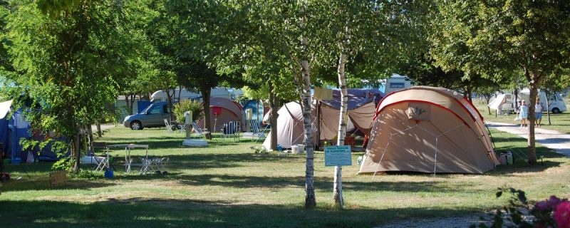 Emplacement de Camping en bord de rivière