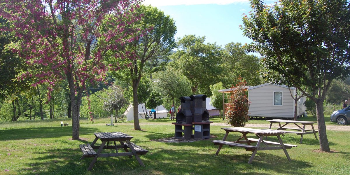 Zone barbecue - Camping le Val des Cévennes